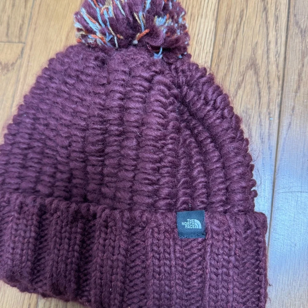 The North Face Cozy Chunky Cabin Winter Beanie Burgundy One Size